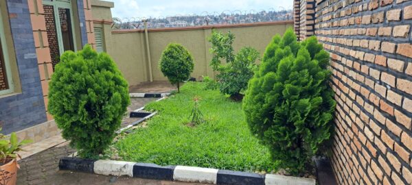 Beautiful 5-Bedroom House for Sale – 356 SQM Built on 574 SQM Plot - Image 2