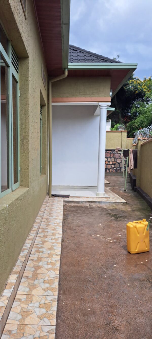 Beautiful 5-Bedroom House for Sale – 356 SQM Built on 574 SQM Plot - Image 6