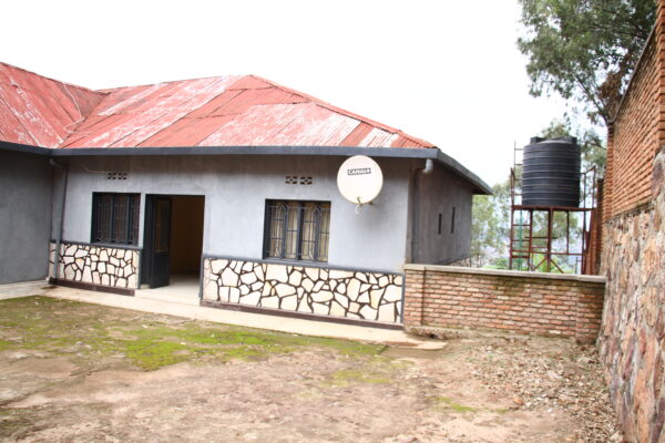 3-in-1 House for Sale on 757 SQM Plot - Image 3