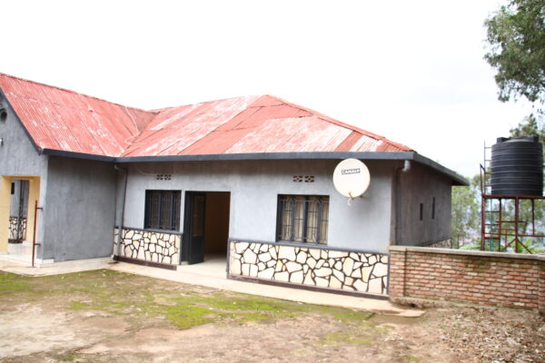 3-in-1 House for Sale on 757 SQM Plot - Image 2