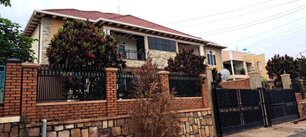 TWIN HOUSE FOR SALE IN KIBAGABAGA - Image 4