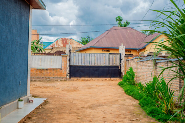 Spacious 5-Bedroom House on a 604 Sqm Plot – Ideal for Family Living - Image 2